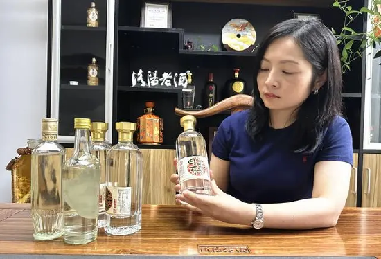 洛阳产“胖东来”酒疑似侵权？当事企业正面回应：商标已注册多年，恳请有关部门介入调查